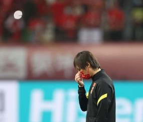 南宫官方网站-晴天霹雳？国足世预赛易地 多重困难来袭能否化险？